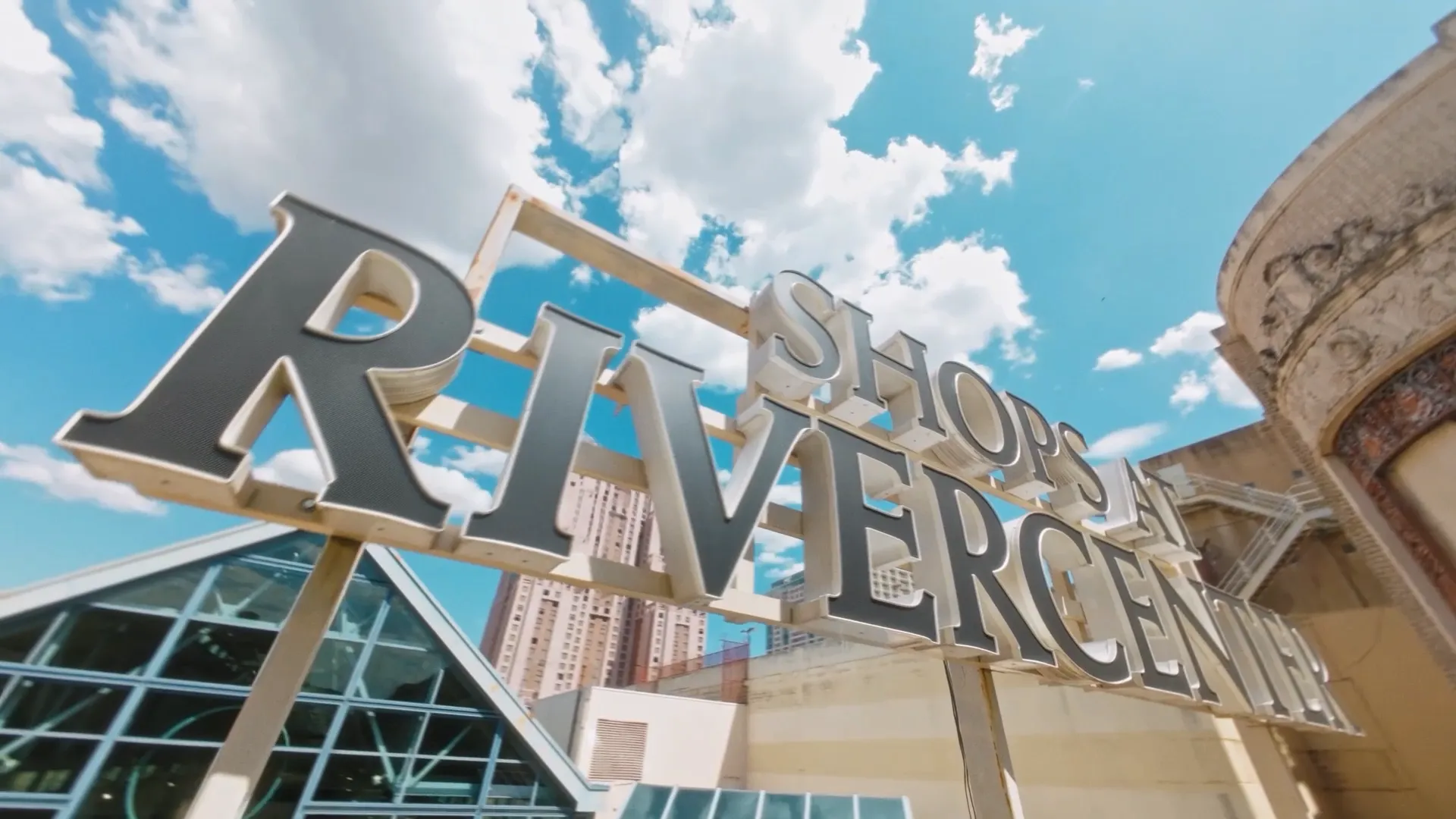 Shops at Rivercenter